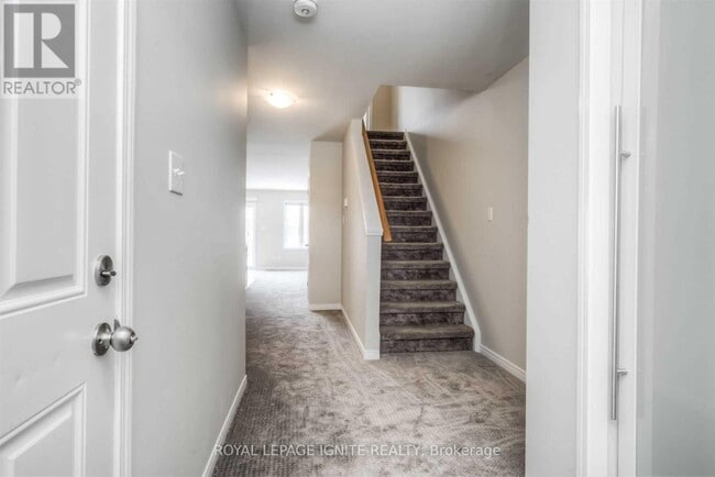 Photo - 135 Hardcastle Dr