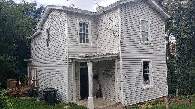 Building Photo - 1411 Jackson St Rental