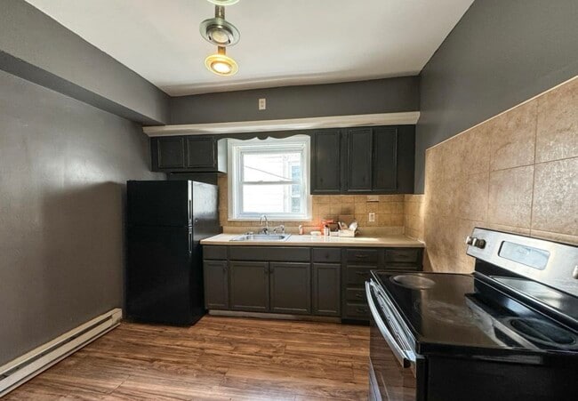 Photo - 232 W Oak St