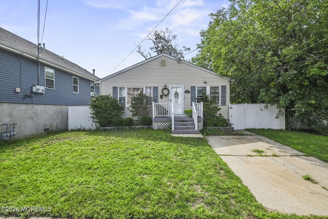 Photo - 12 Bayview Ave