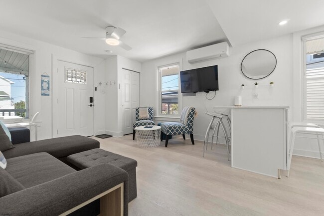 Photo - 118 N Rosborough Ave