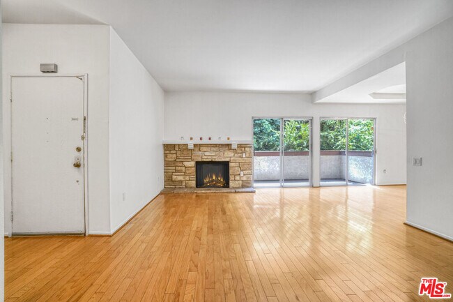 Building Photo - 5534 Sylmar Ave Unit 5