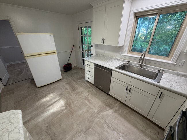 Photo - Room in House on Cox Mill Rd