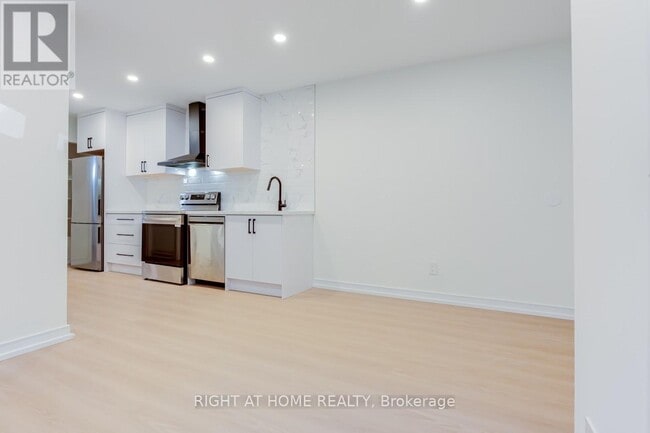 Photo - 11 Condor Ave