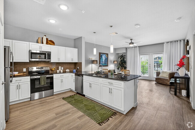 1BR, 1BA - 834SF - Emilia