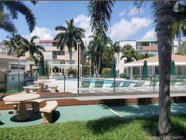 Building Photo - 1333 E Hallandale Beach Blvd Unit 305