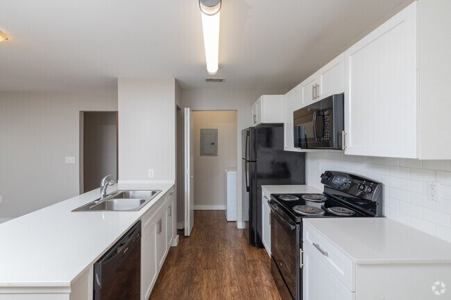 2BR, 2BA - 1,049SF - Kitchen