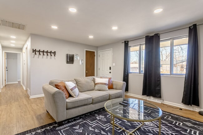 Photo - 8490 Benton St