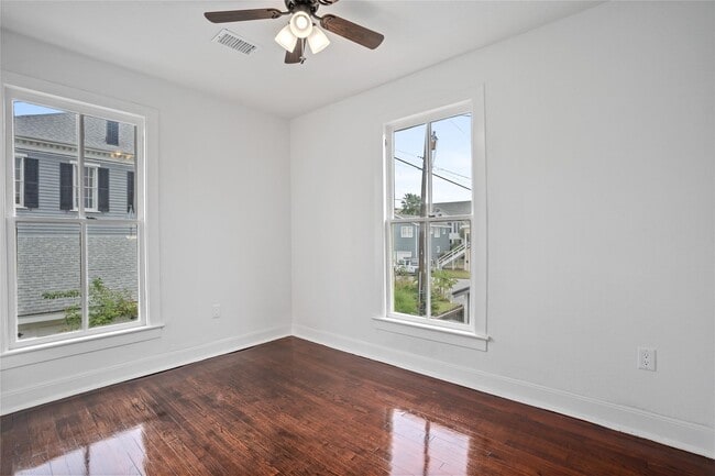 Photo - 1106 Winnie St