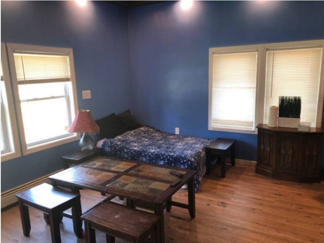 Photo - 202 W 1st St