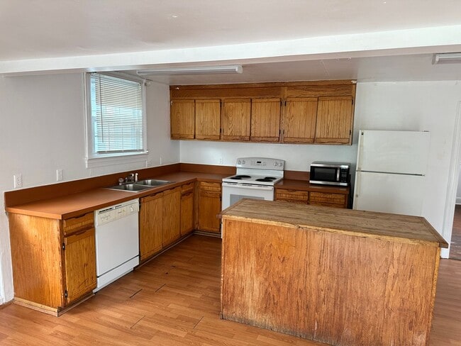 Photo - Unit for rent off of Griffin Avenue! Available 7/15/2026