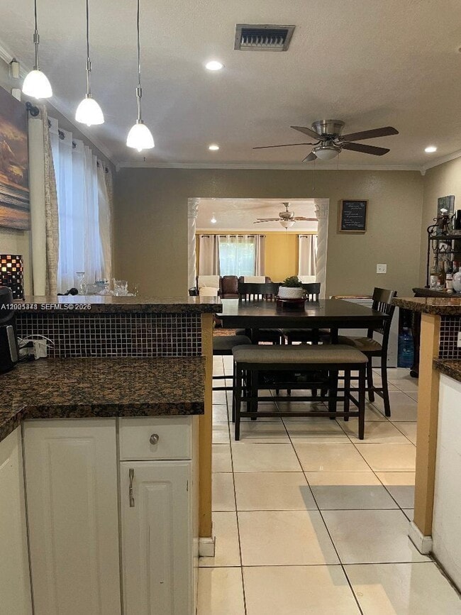 Photo - 800 N 70th Ave