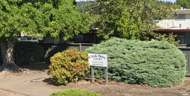 Building Photo - (690) Circle Court - 1 Bedroom / 1 Bathroom Unit J08 Rental