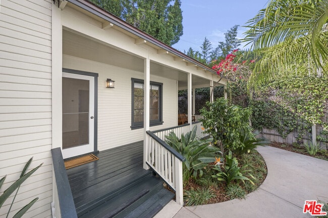 Building Photo - 551 Westmount Dr Rental
