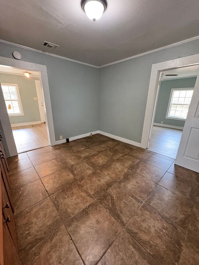 Photo - Nice house on large lot with low traffic