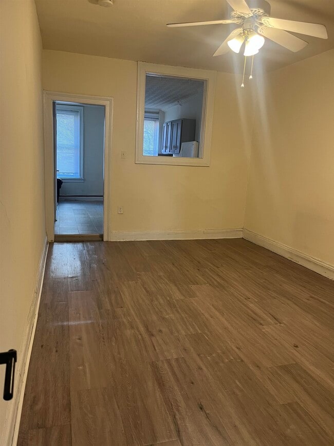 Photo - 527 Willow Ave