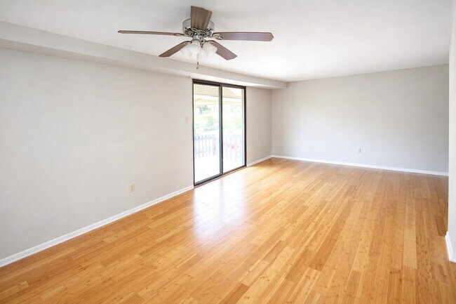 Living Room (2B2B)