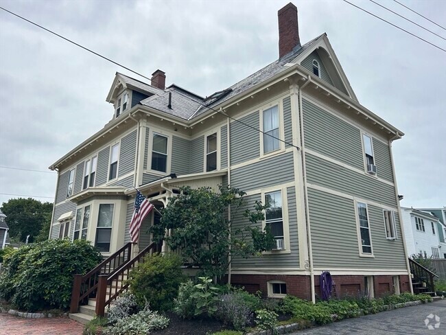 Building Photo - 54 Bromfield St Unit 2 Rental