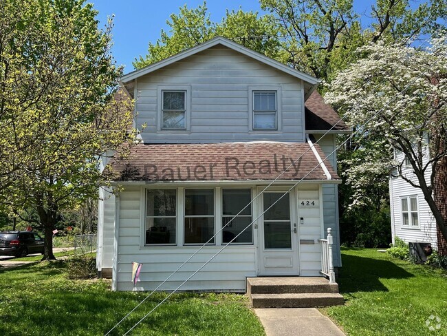 Building Photo - Two Bedroom Near Ashland University Rental