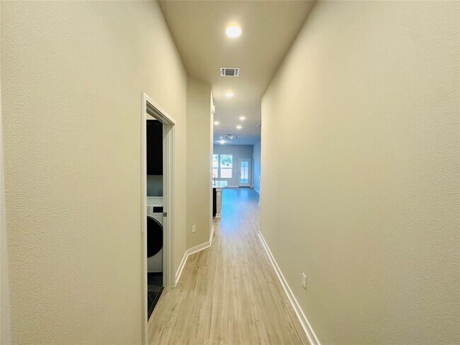 Photo - 1304 Limelight Ln