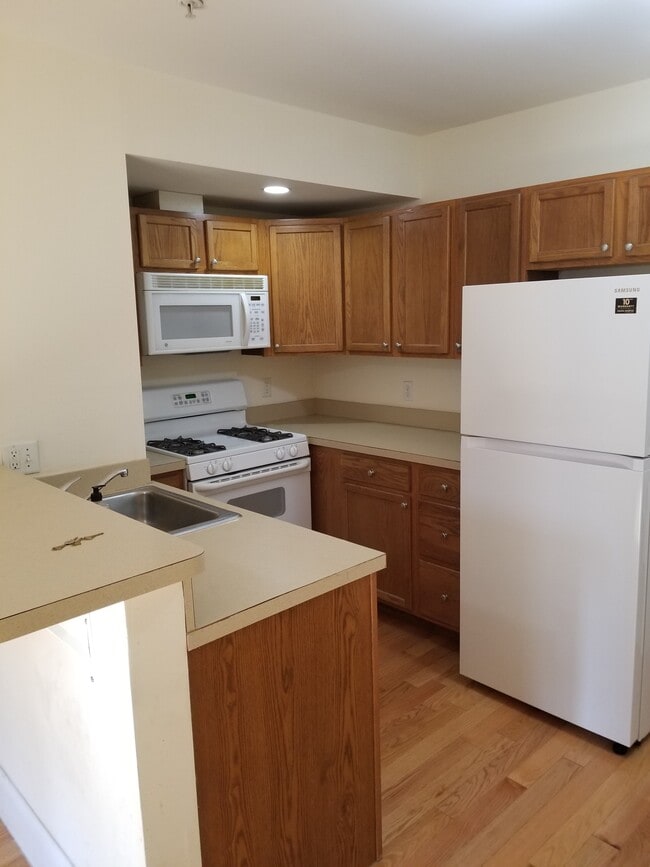 Building Photo - 45 W Broadway Unit 207