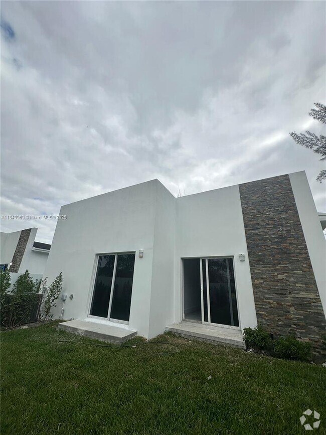 Building Photo - 2423 NW 23rd Ln Rental
