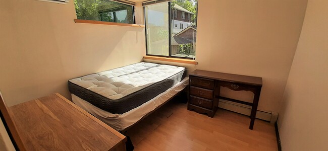 211 Linden Ave
