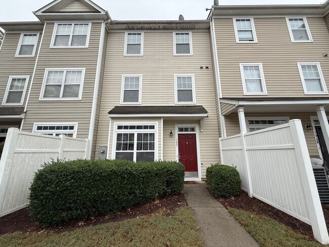 Building Photo - Charming 3BD, 2.5BA Raleigh Townhome in a ...