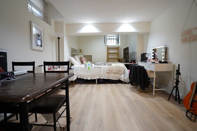 Photo - 304 Berkeley St Unit 1