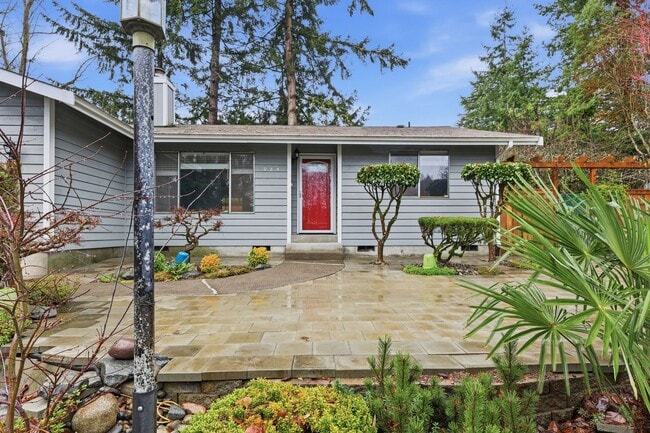 Photo - Move in ready! 3 bed 2 bath, 2 car garage - fully customized outdoor living space! Olympia School...