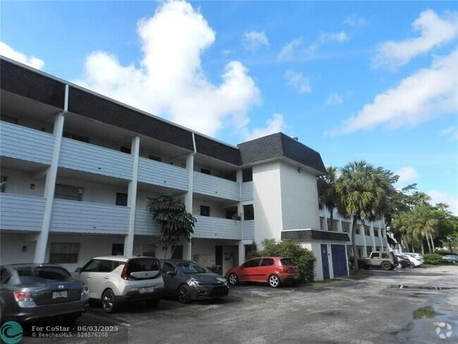 Building Photo - 5080 SW 64th Ave Unit 202 Rental