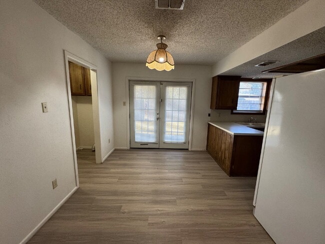 Photo - Beautiful 2-Bedroom Duplex with Fireplace!