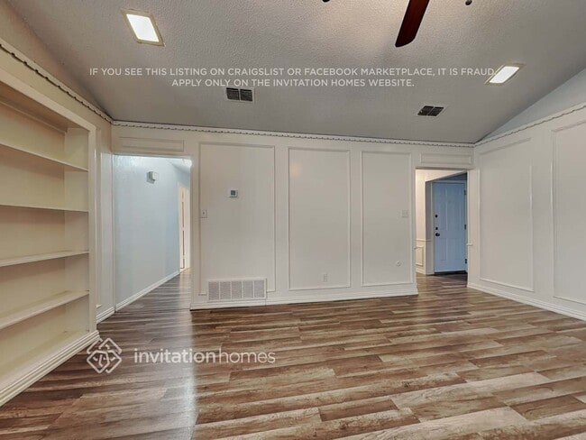 Photo - 340 NW Summercrest Blvd