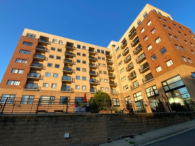 Building Photo - 715 N Church St Unit 701