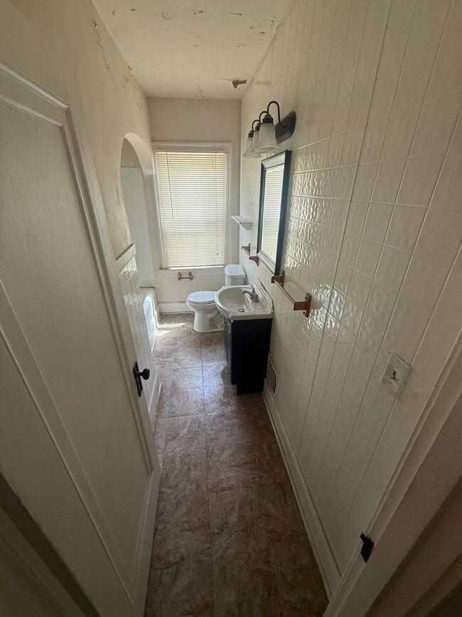 Photo - 3825 Wayne Ave Unit 4