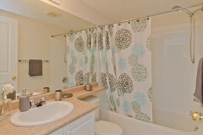 Photo - Somerset Pointe