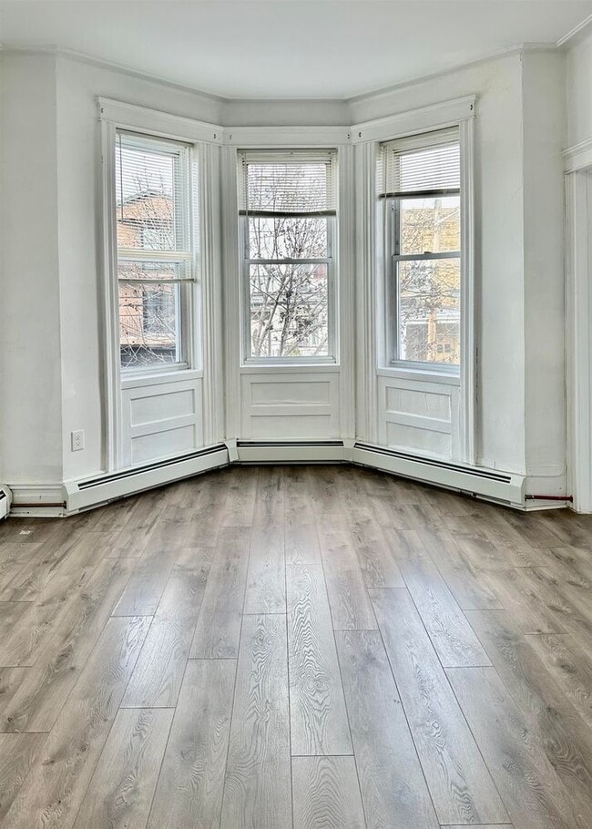 Building Photo - 411 66th St Unit 3-3 Rental