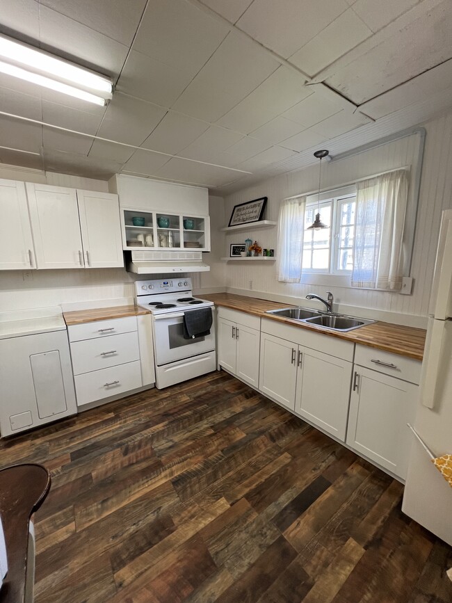 Building Photo - 408 Somerville Ave Rental