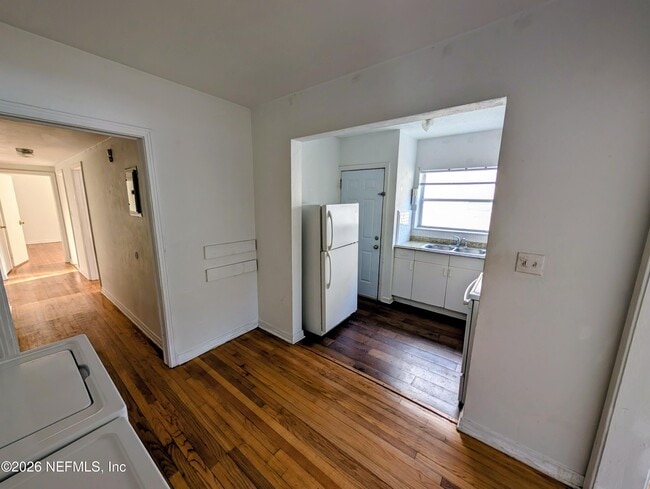 Photo - 2136 College St Unidad 2