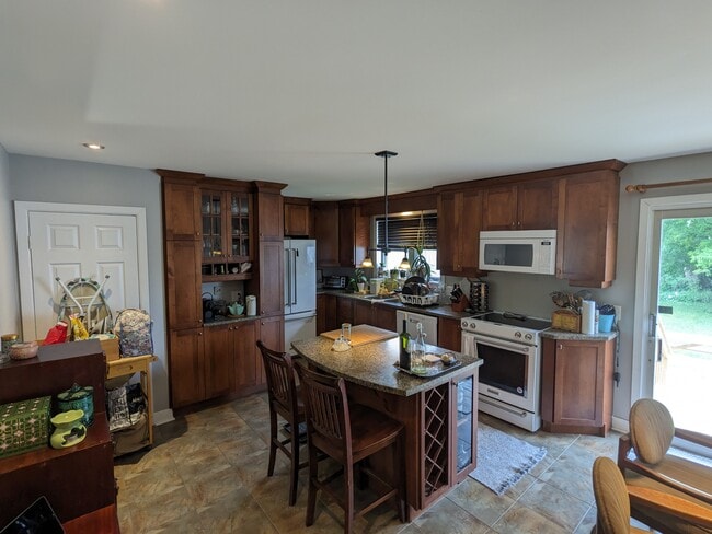 Photo - 1576 Maxime St Unit Upper