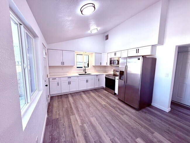 Photo - 1009 E Chipman Rd