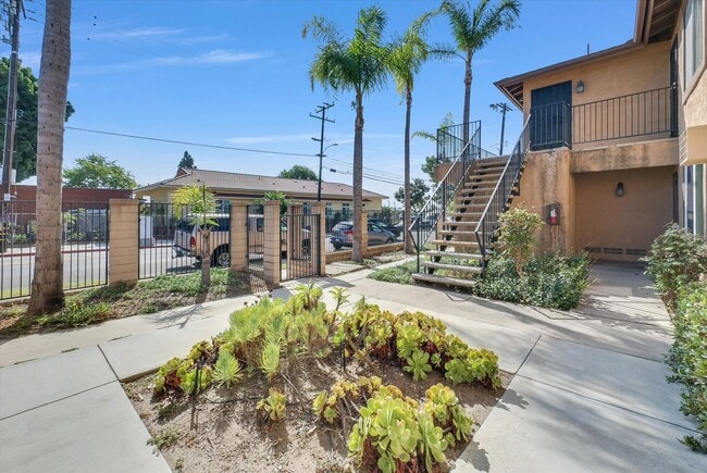 10472 Chapman Ave Unidad B