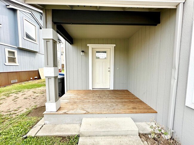 Photo - Updated Townhouse in Ellenbsurg Unidad A