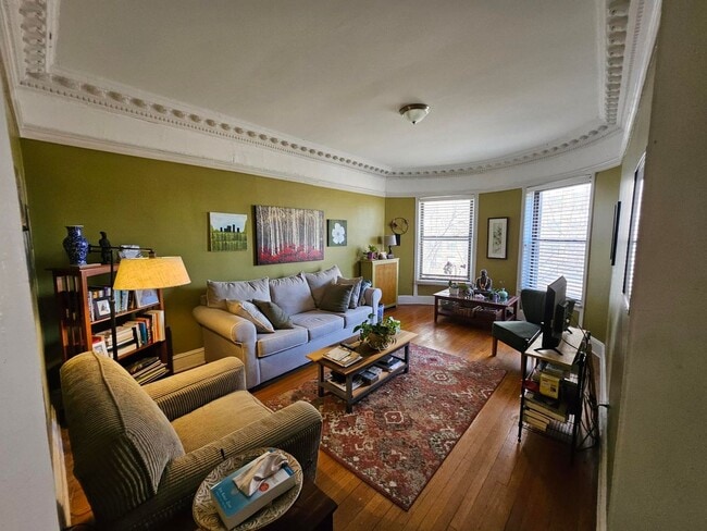 Building Photo - 817 W Belle Plaine Ave Unit #3F