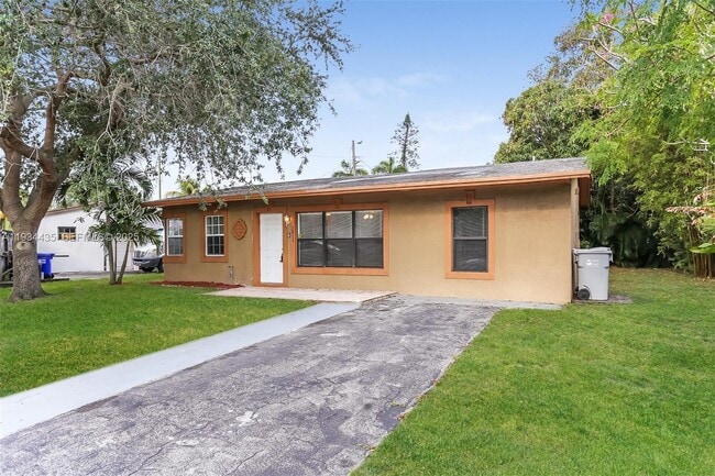 Building Photo - 2411 NE 10th Ave