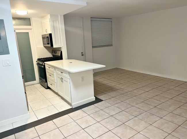 Entrada y sala de estar/comedor - 921 Jefferson Ave Unidad 3C