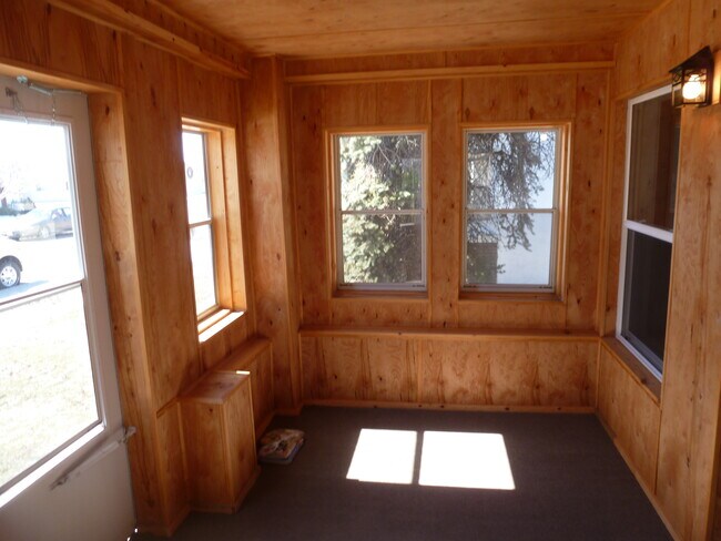 Front Porch - 1008 W 5th St