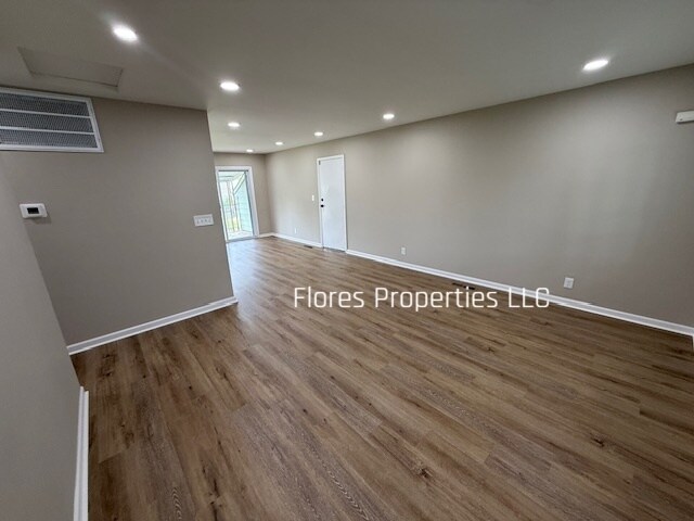 Photo - 1300 Evaline Dr