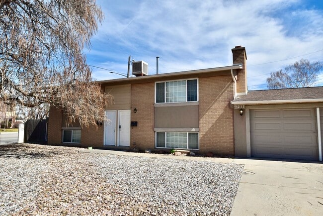 Building Photo - 7211 Ramanee Dr Unit B