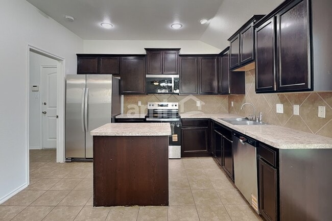 Photo - 1000 Churchill Dr